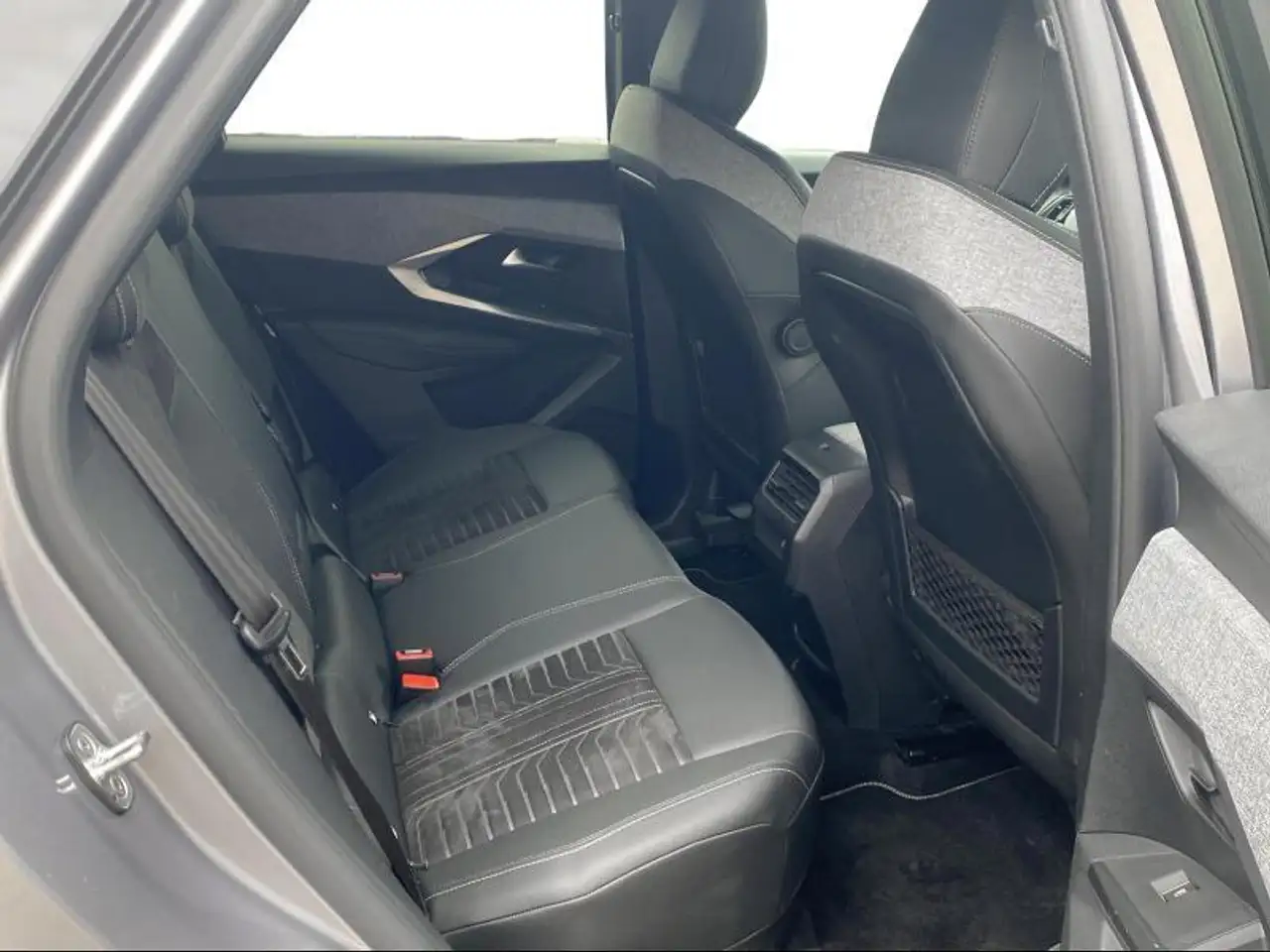 Peugeot 3008 First Edition GT Hybrid 145 DCS6 26