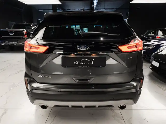 Ford Edge view 5