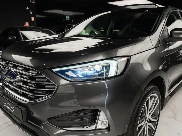 Ford Edge view 16