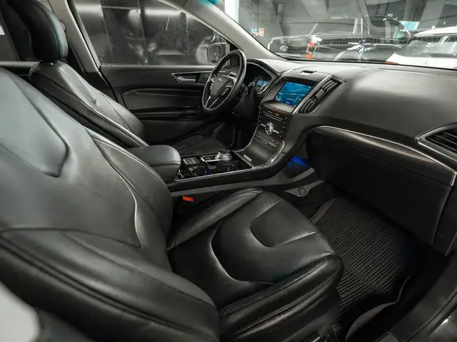 Ford Edge view 11