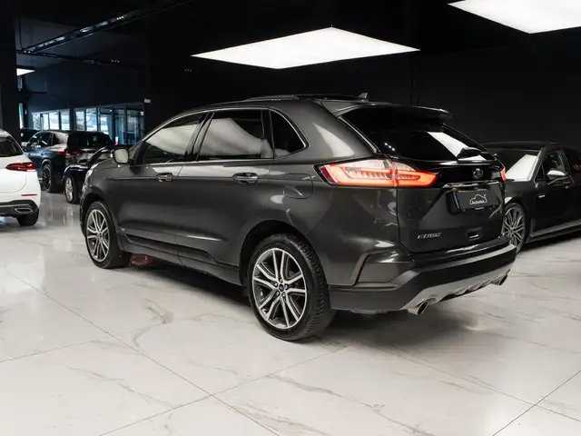 Ford Edge view 6