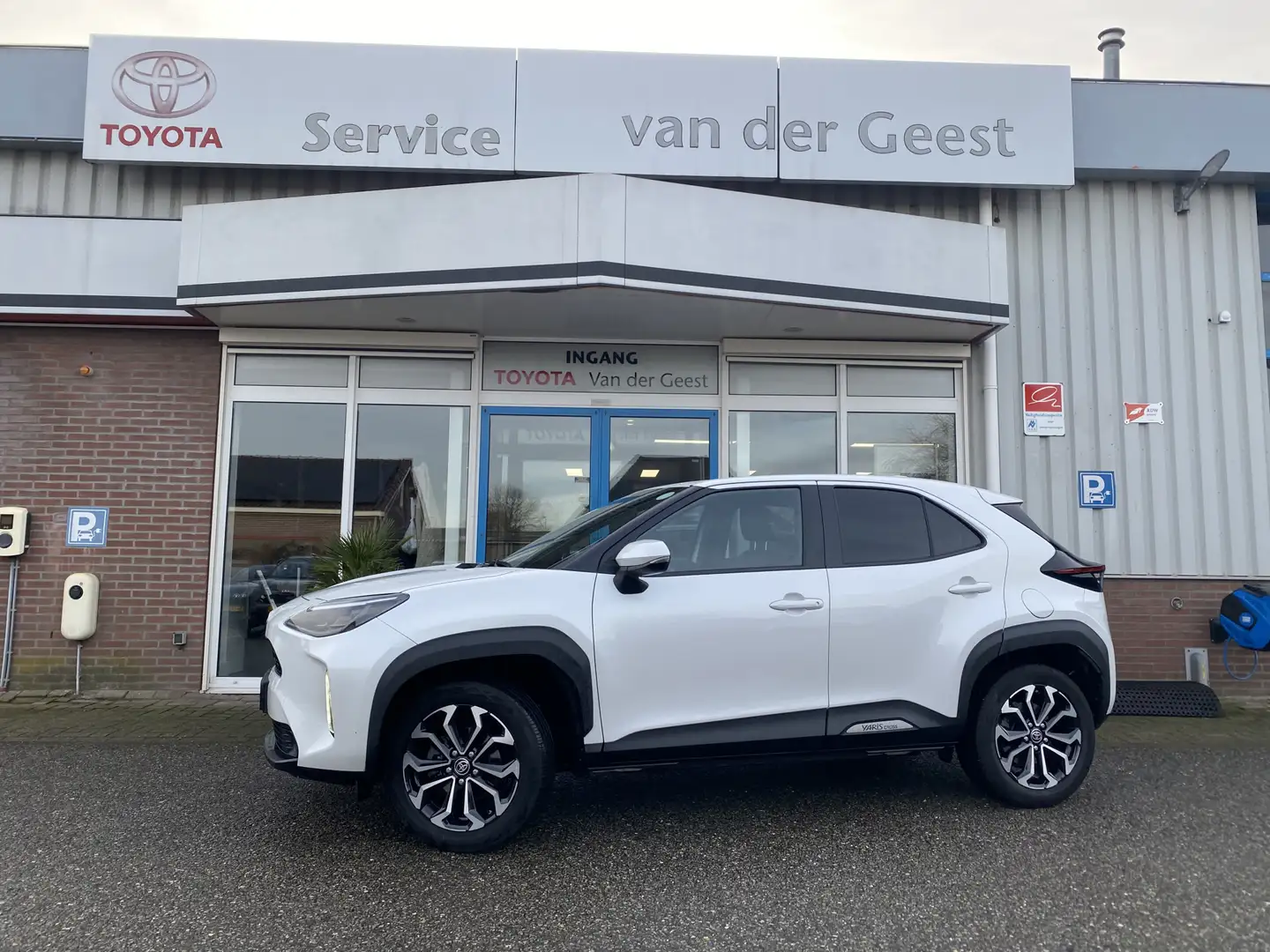 Toyota Yaris Cross 1.5 Hybrid First Edition Blanc - 1