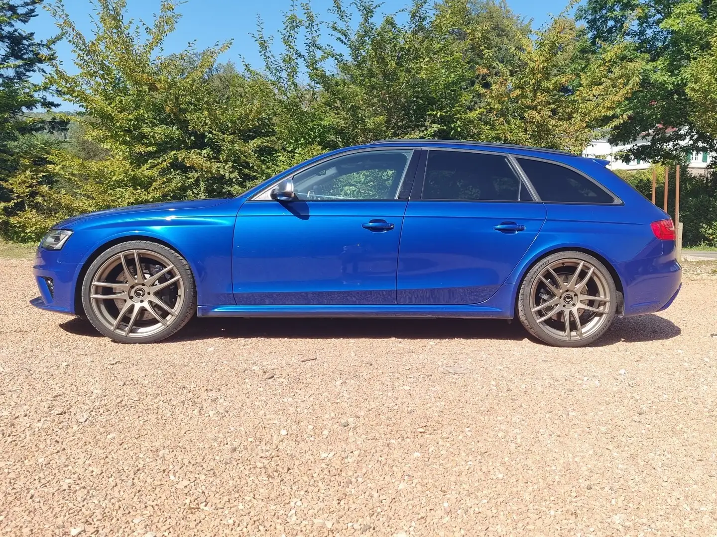 Audi RS4 Avant S tronic, Panorama, Scheckheft, Adaptiv Blau - 1