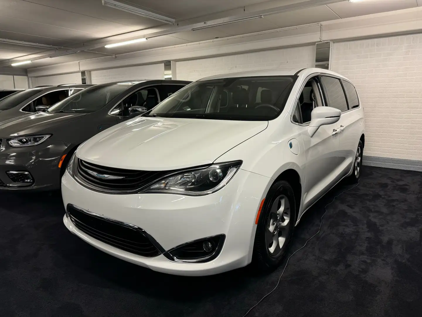 Chrysler Pacifica 3.6 Hybrid Touring Blanc - 1