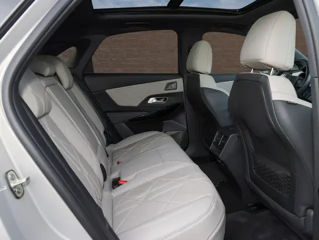 DS Automobiles DS 7 Crossback view 10