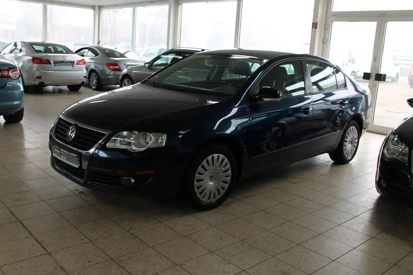 Volkswagen Passat Lim. Trendline Blau - 2