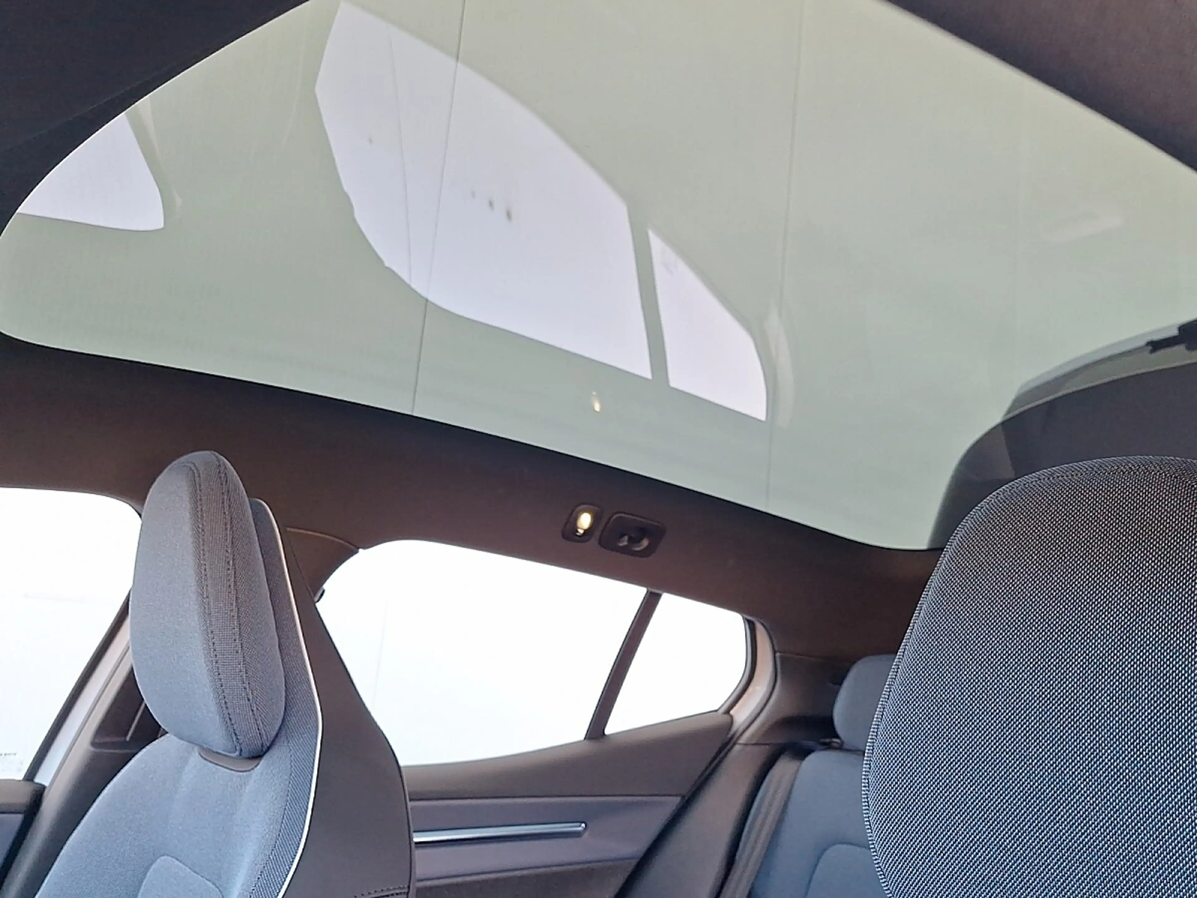 Volvo EX30 P8 Electric AWD 69kWh Ultra — photo 14