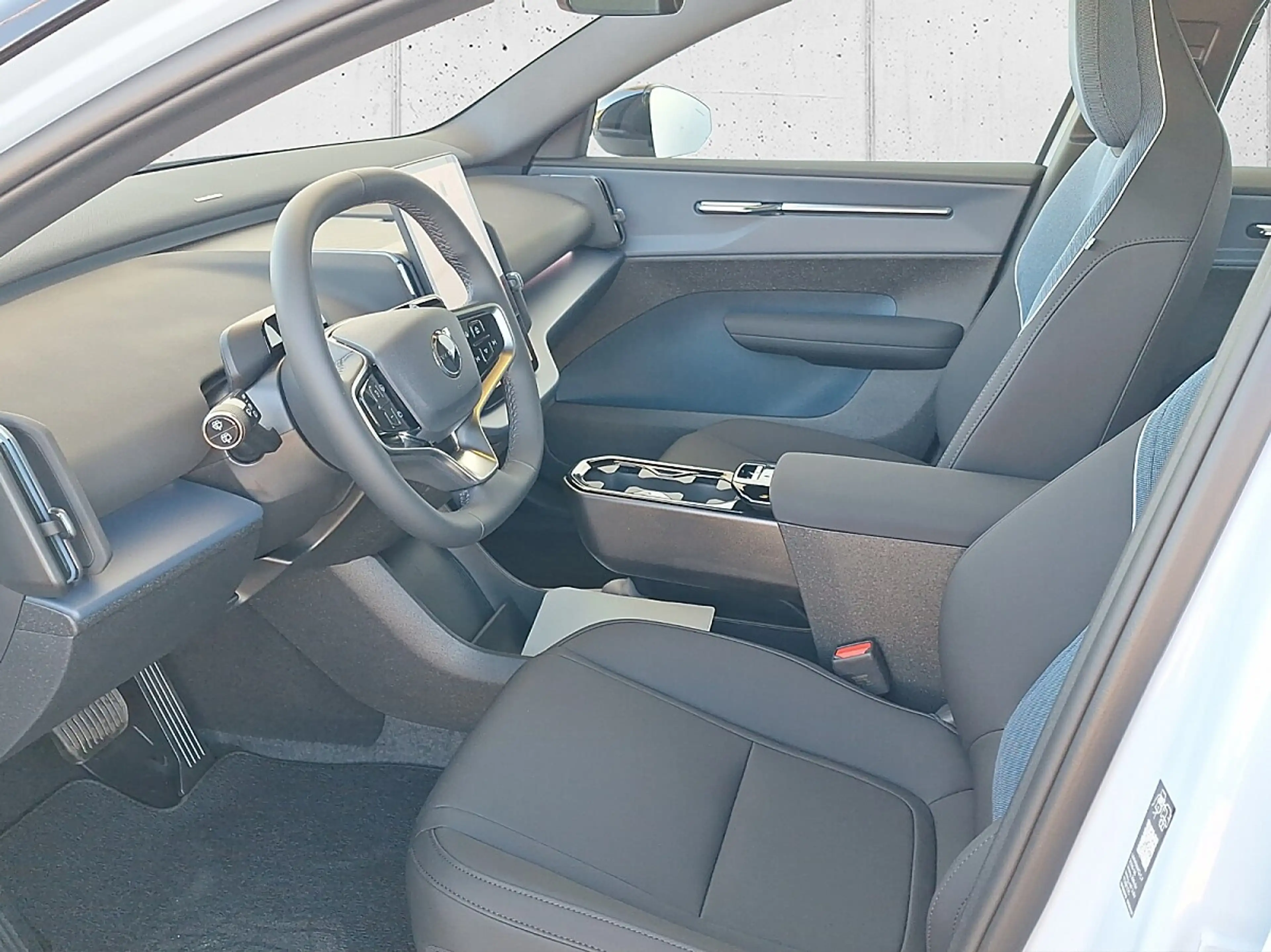 Volvo EX30 P8 Electric AWD 69kWh Ultra — photo 7