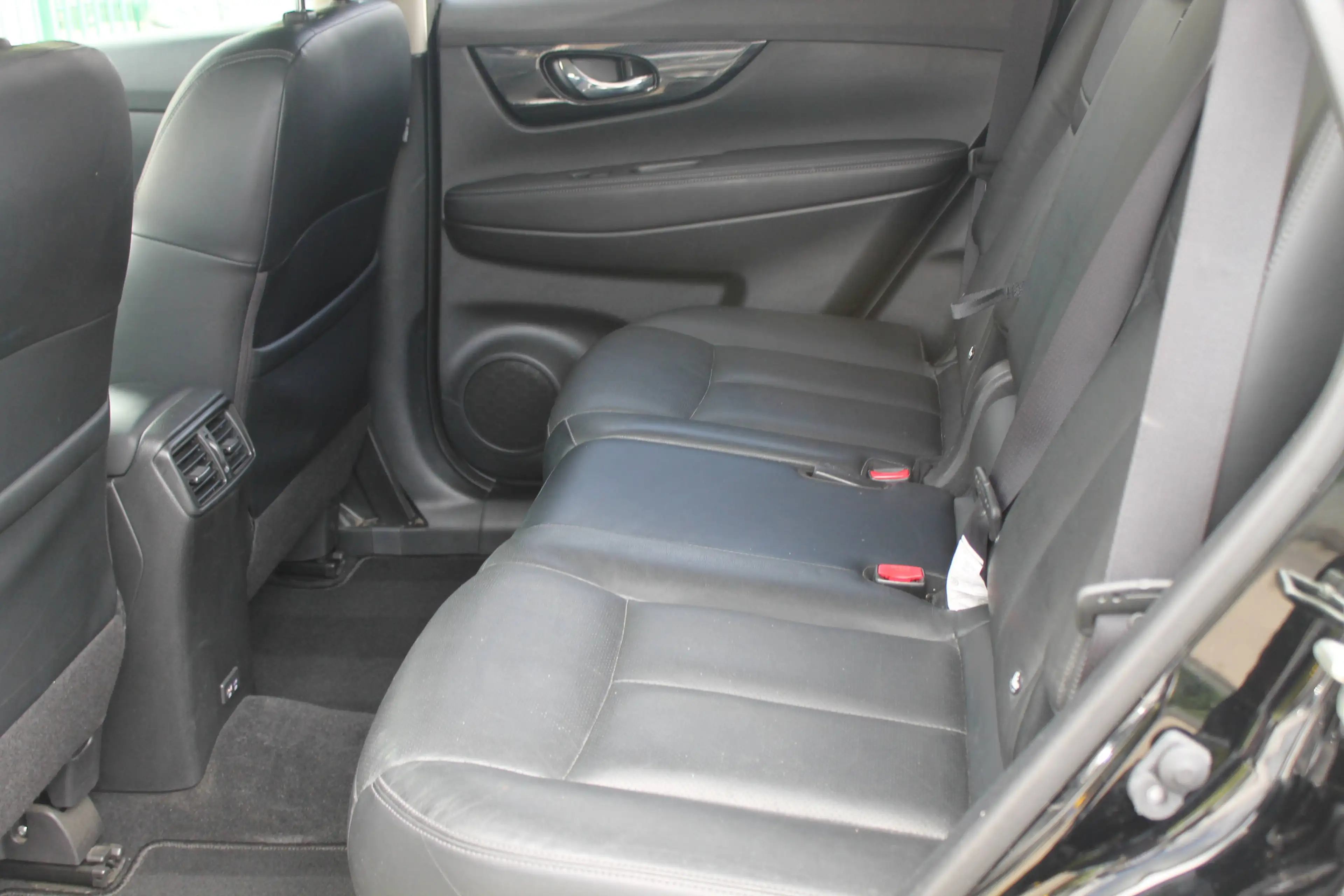 Nissan X-Trail — photo 10
