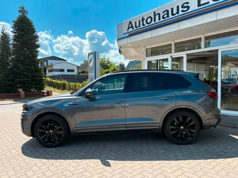 Volkswagen Touareg R-Line 4Motion — photo 2