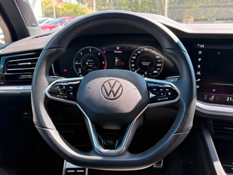 Volkswagen Touareg R-Line 4Motion — photo 8