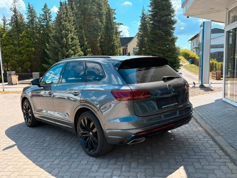 Volkswagen Touareg R-Line 4Motion — photo 3