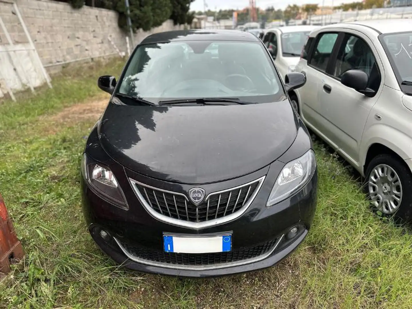 Lancia Ypsilon 1.0 FireFly 5 porte S&S Hybrid Gold Noir - 2