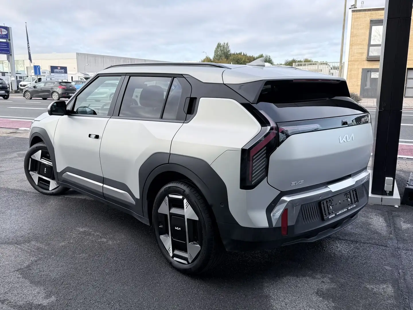 Kia EV3 81,4 kWh Business Plus Argento - 2