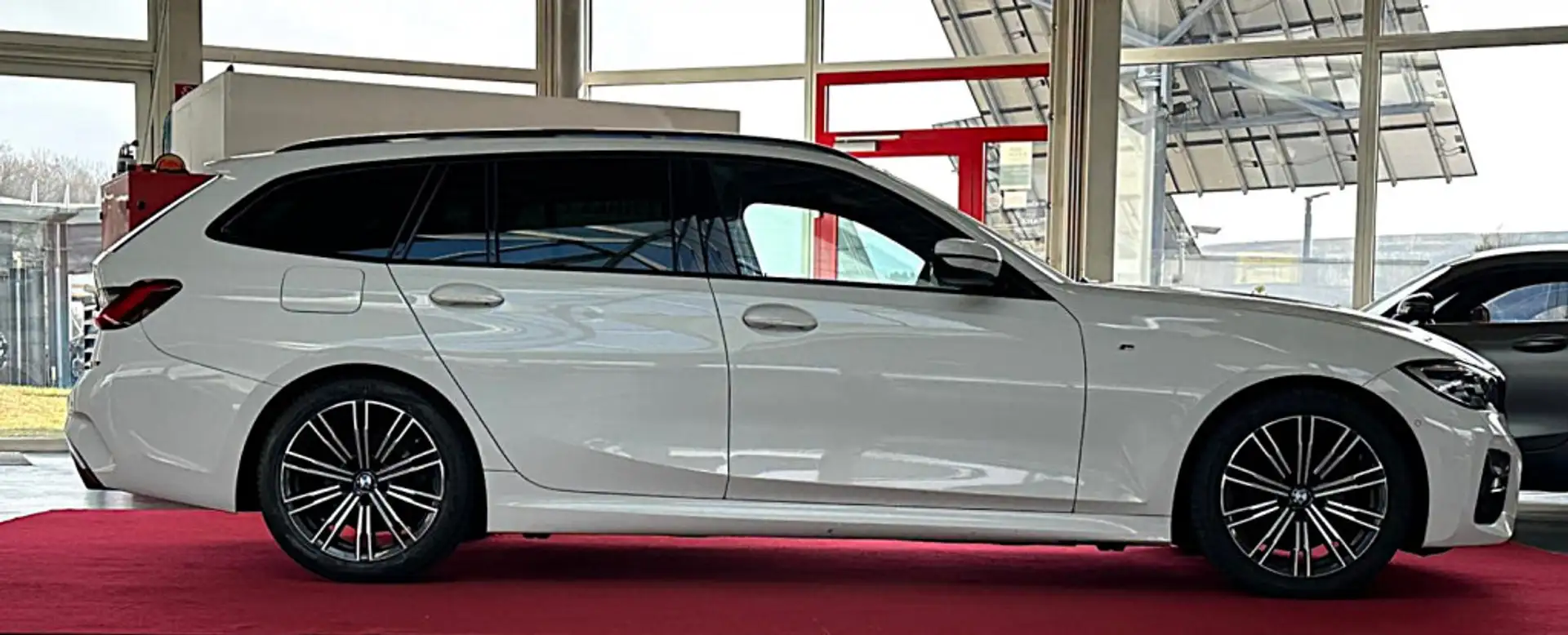 BMW 320 d M Sport SHADOW LINE AHK LEDER LED Weiß - 2