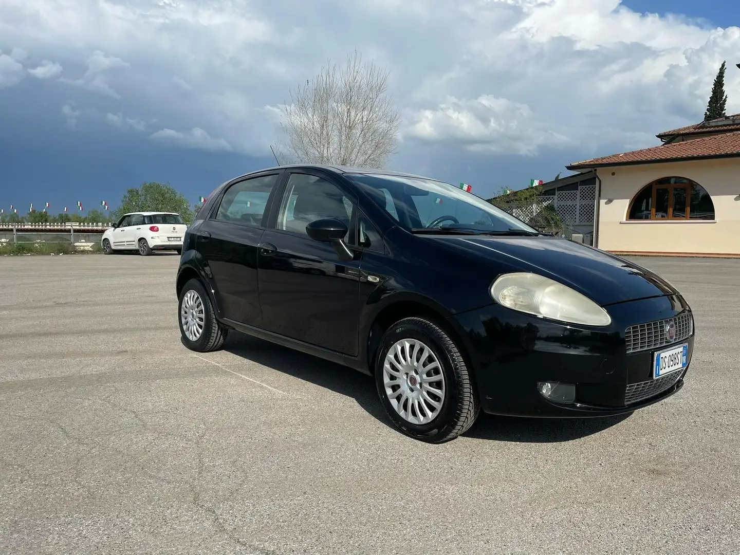 Fiat Grande Punto Grande Punto III 2005 5p 1.4 natural power Active Zwart - 1