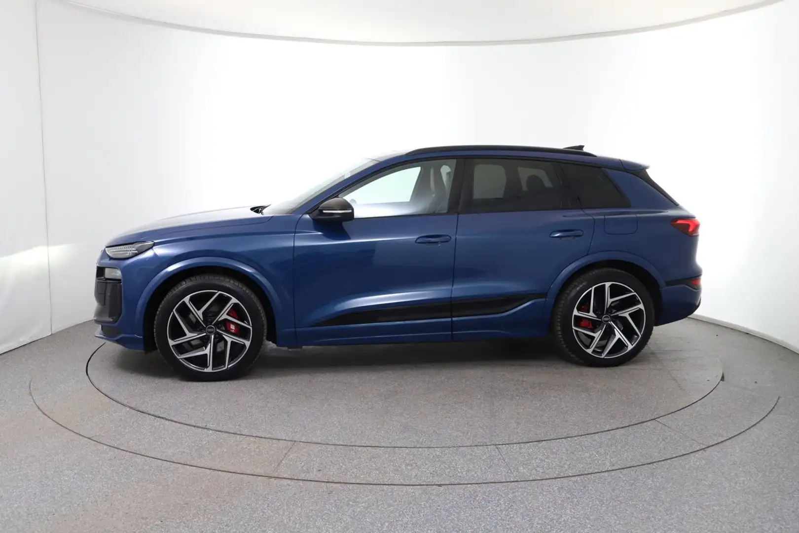 Audi SQ6 e-tron e-tron Blau - 2