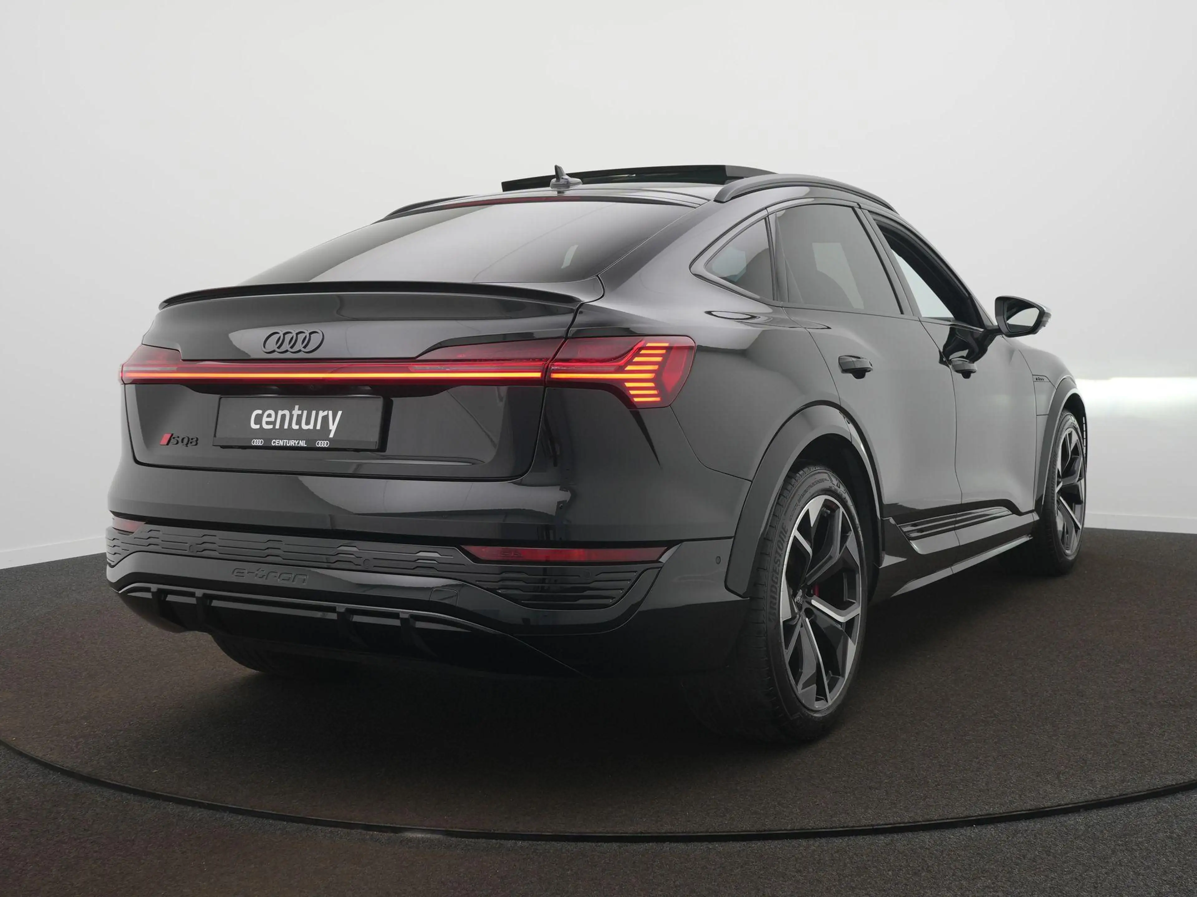 Audi Q8 e-tron Sportback S quattro SQ8 115 kWh 503PK | Panoramada — photo 5