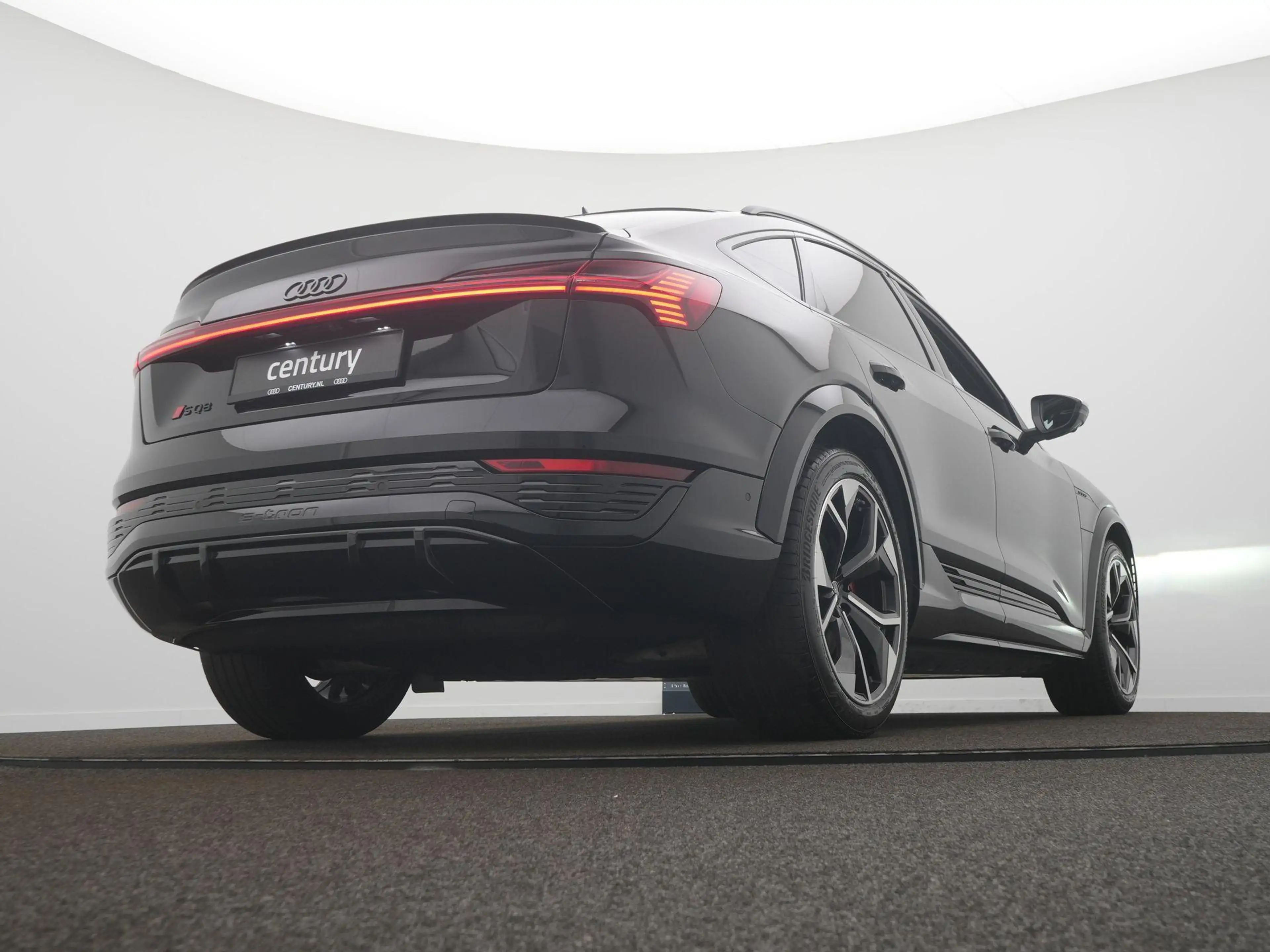 Audi Q8 e-tron Sportback S quattro SQ8 115 kWh 503PK | Panoramada — photo 10