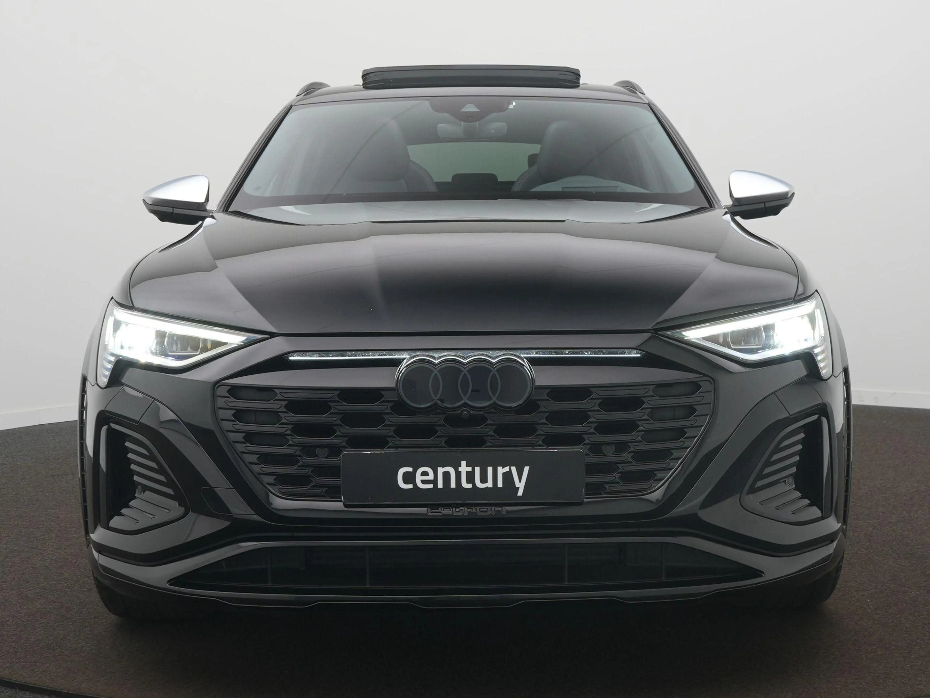 Audi Q8 e-tron Sportback S quattro SQ8 115 kWh 503PK | Panoramada — photo 2