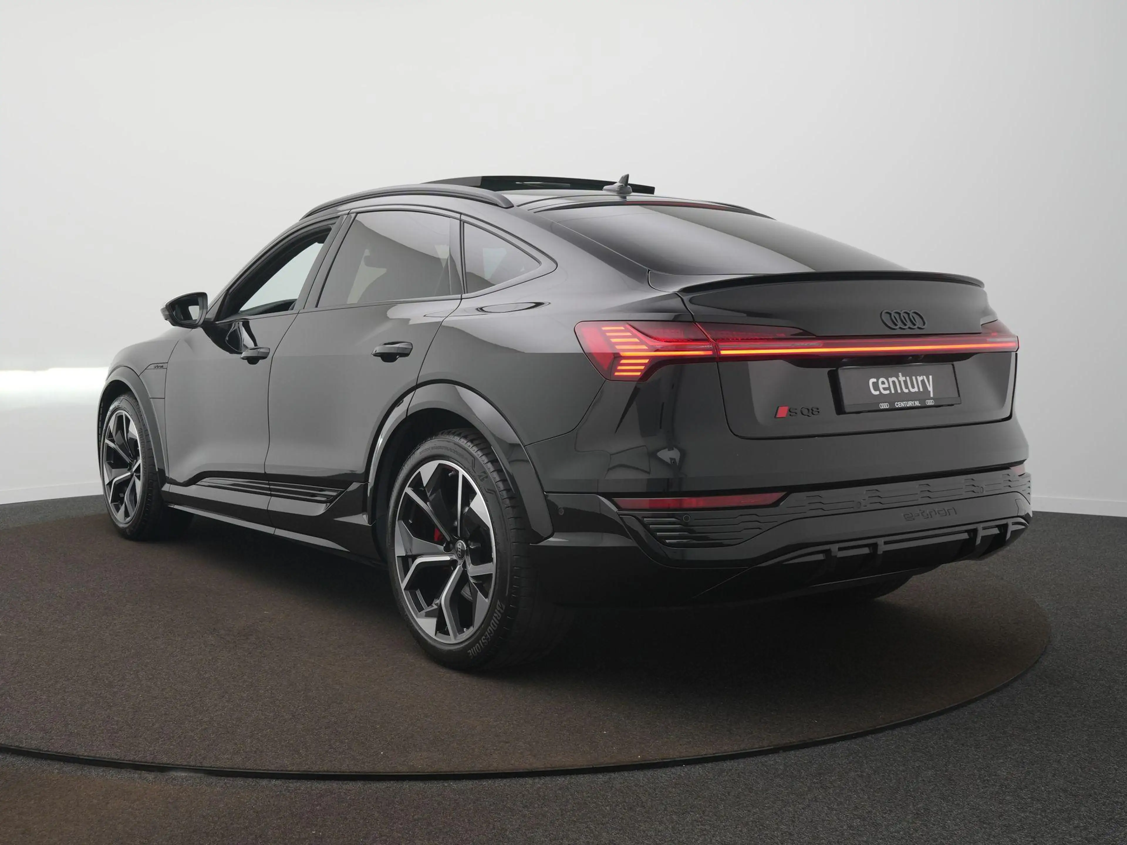 Audi Q8 e-tron Sportback S quattro SQ8 115 kWh 503PK | Panoramada — photo 7