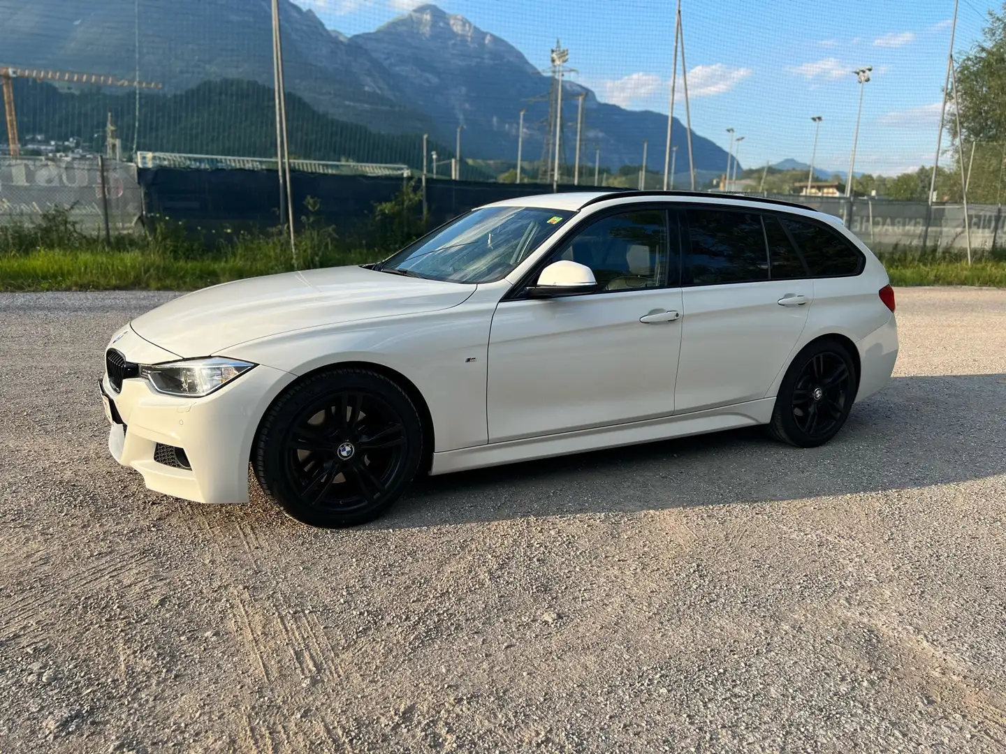 BMW 325 325d Touring Aut. Bílá - 2