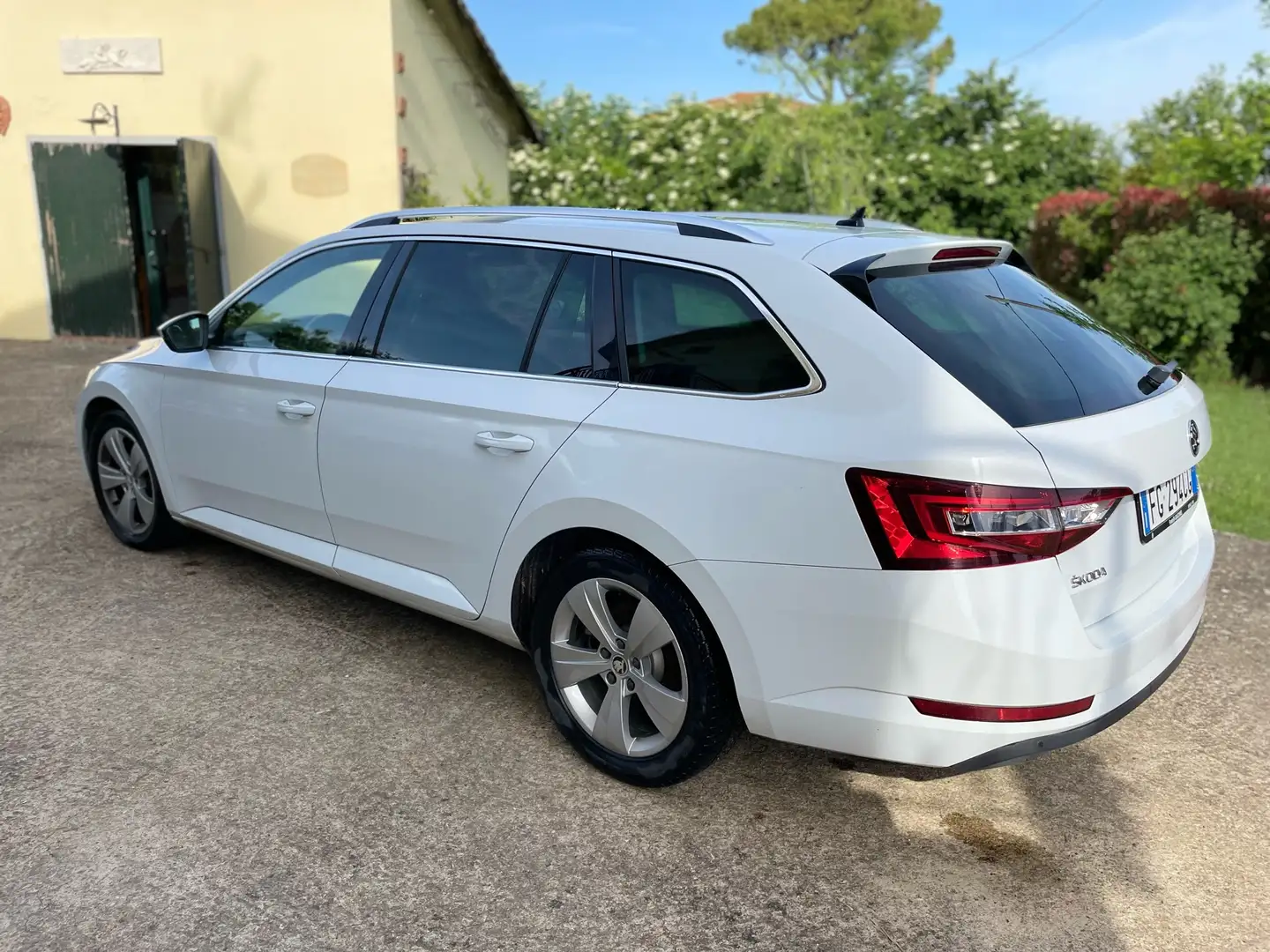 Skoda Superb Wagon 2.0 tdi Executive 150cv dsg - 2