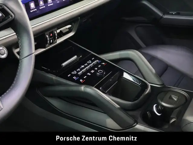 Porsche Cayenne view 14