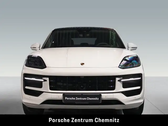 Porsche Cayenne view 4