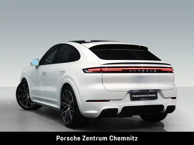 Porsche Cayenne view 3