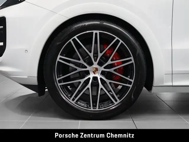 Porsche Cayenne view 6