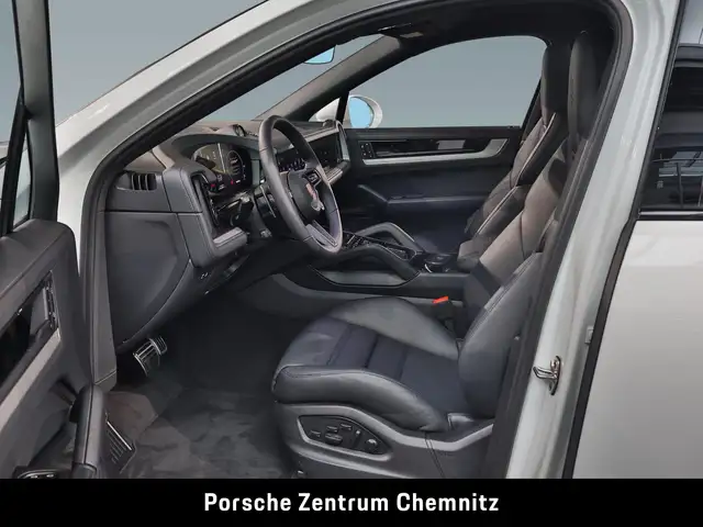 Porsche Cayenne view 12