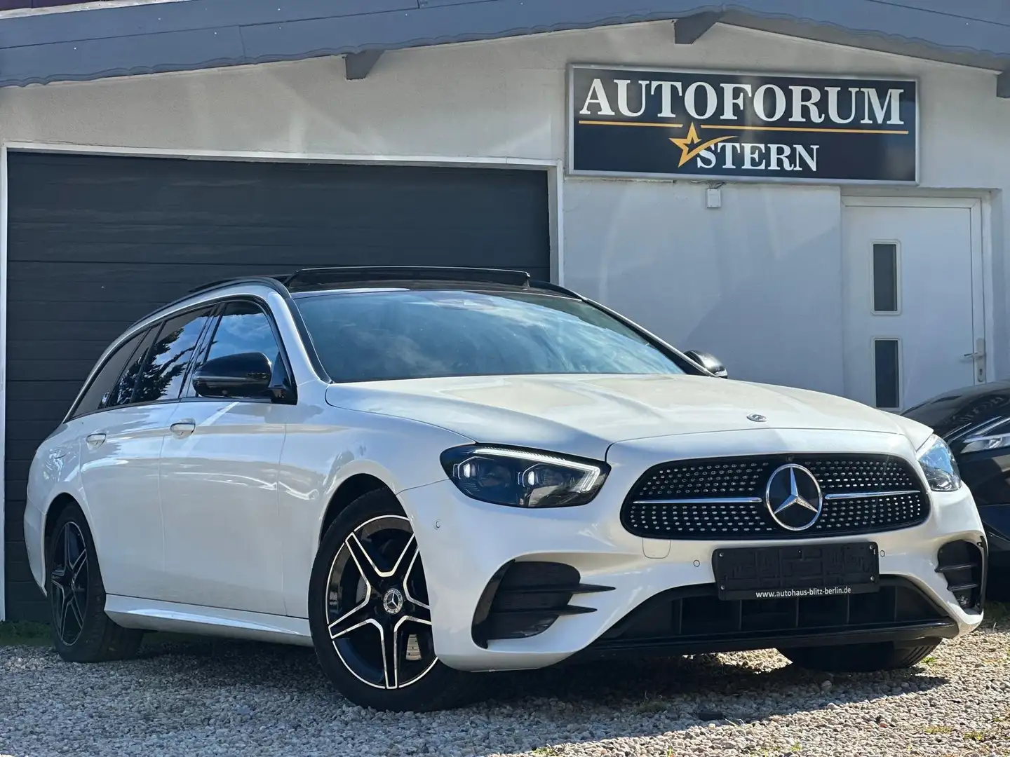 Mercedes-Benz E 200 E 200d AMG-Line/Night-P/Pano/360GK/Burmester Weiß - 2