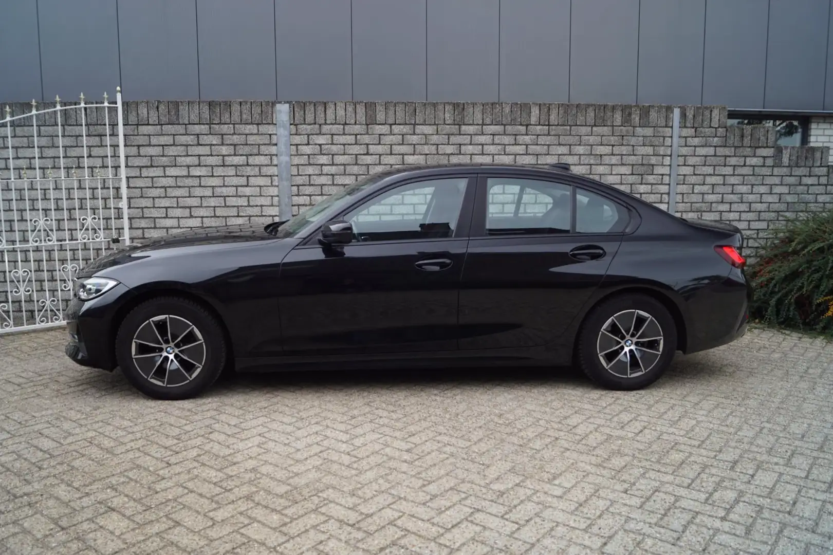 BMW 320 3-serie 320i Business Edition Autom Navi Clima App Nero - 2