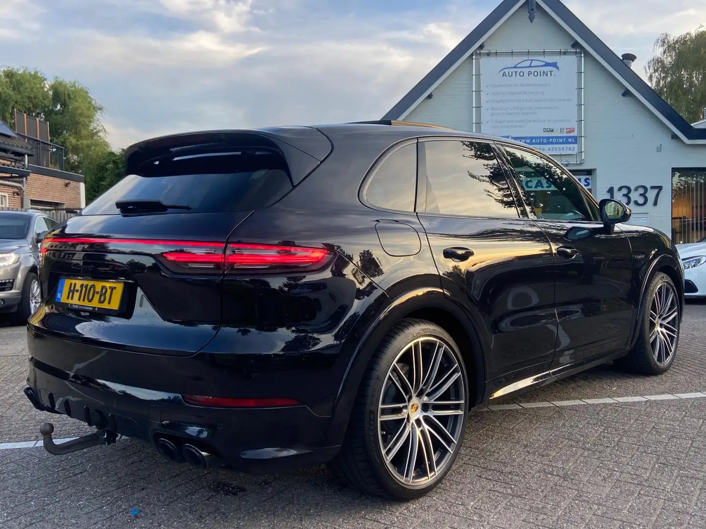 Porsche Cayenne 3.0 HYBRID SPORT-DESIGN/PANO/MATRIX/22INCH Zwart - 2