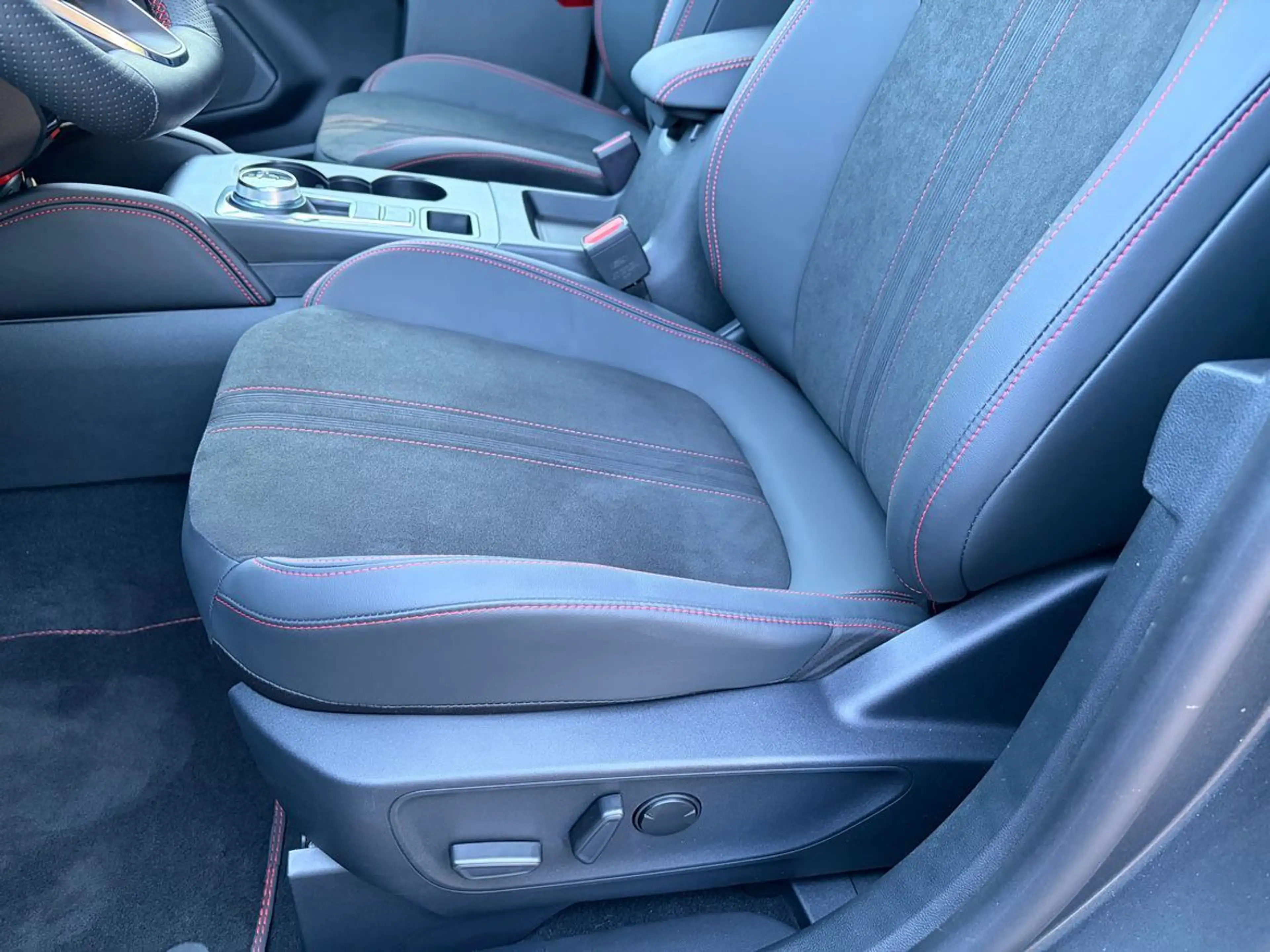 Ford Kuga 2.5 Duratec FHEV ST-Line X+AHK+Panorama — photo 35
