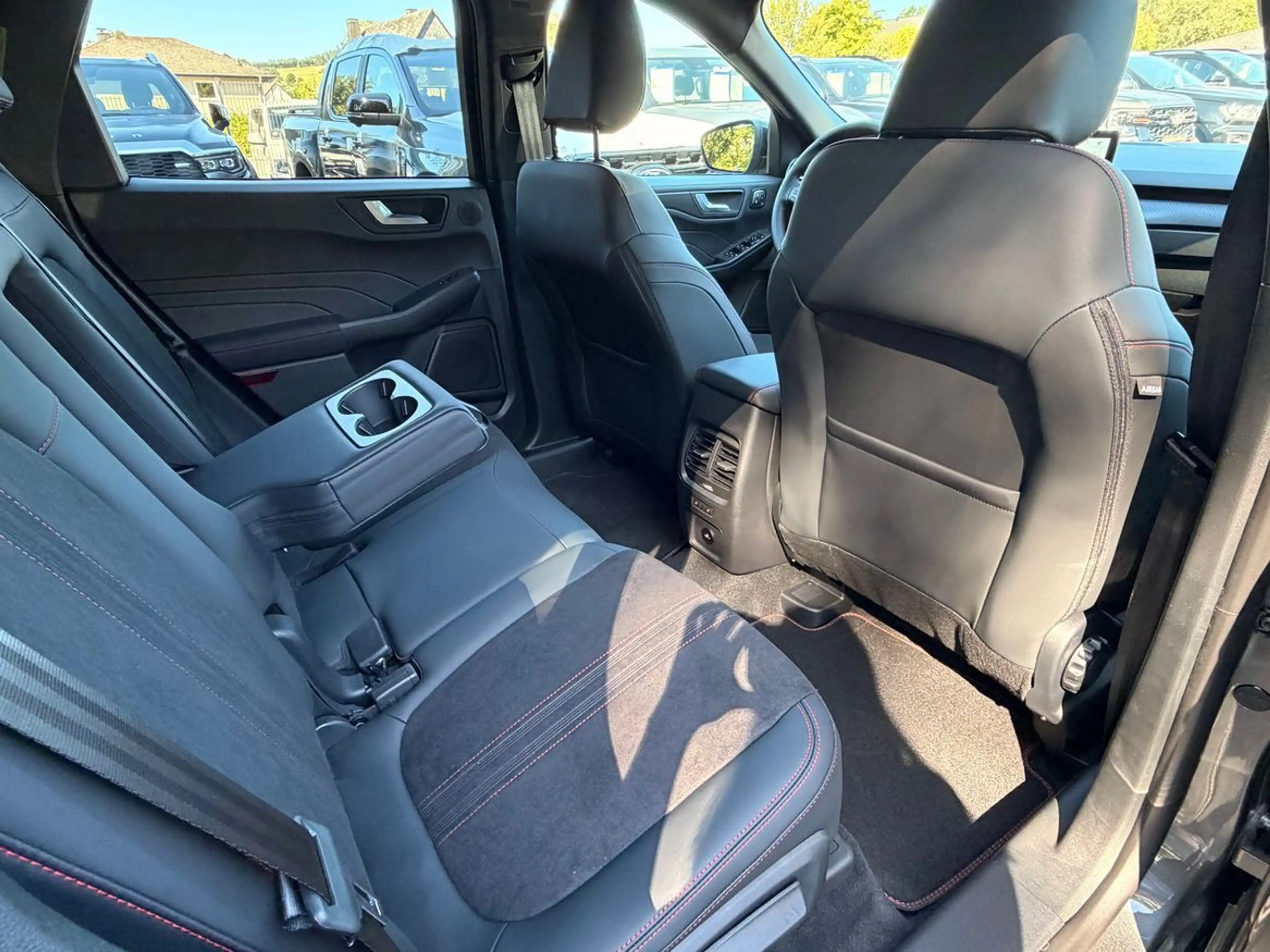 Ford Kuga 2.5 Duratec FHEV ST-Line X+AHK+Panorama — photo 40