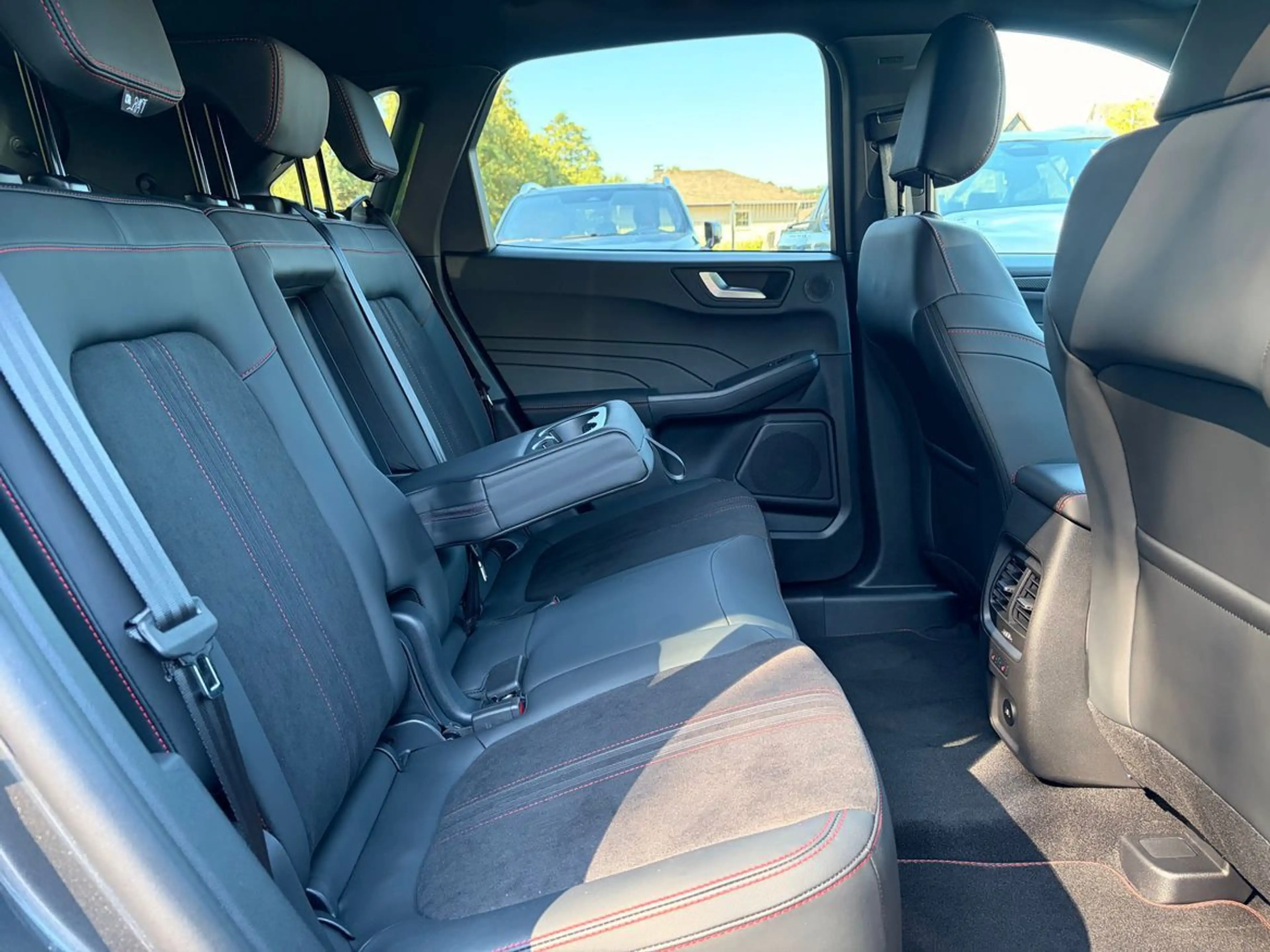 Ford Kuga 2.5 Duratec FHEV ST-Line X+AHK+Panorama — photo 38