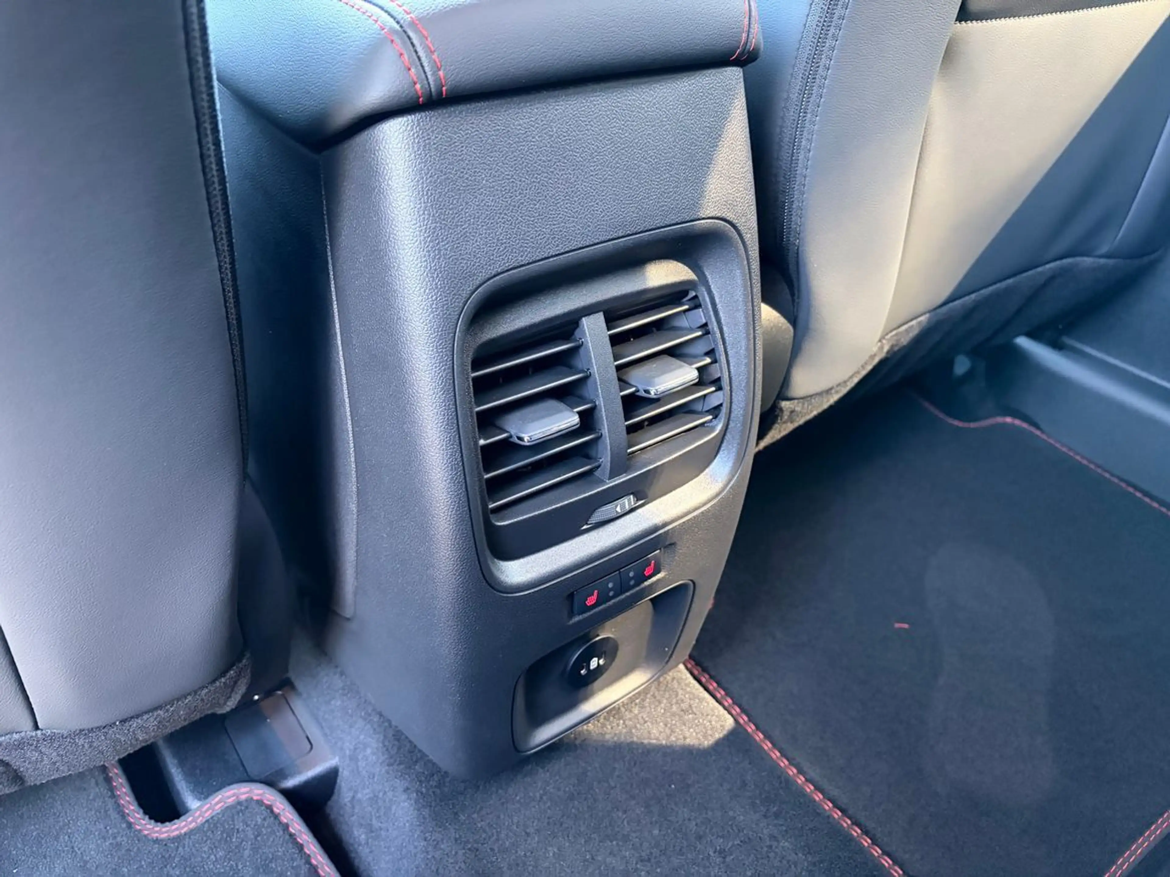 Ford Kuga 2.5 Duratec FHEV ST-Line X+AHK+Panorama — photo 33