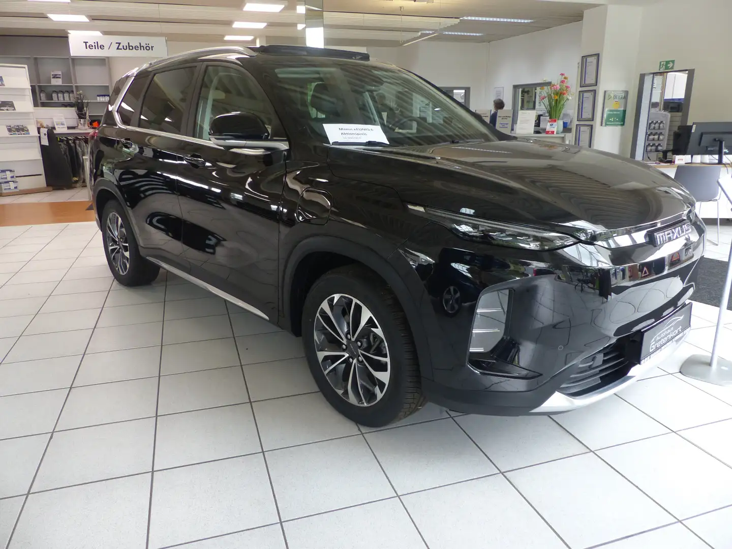 Maxus Euniq 6 Schwarz - 2