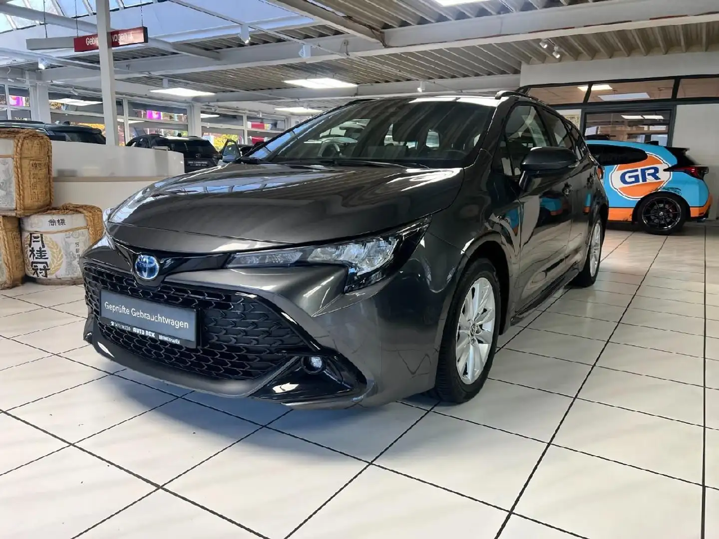 Toyota Corolla TS 1.8l Hybrid Business Edition Grijs - 1