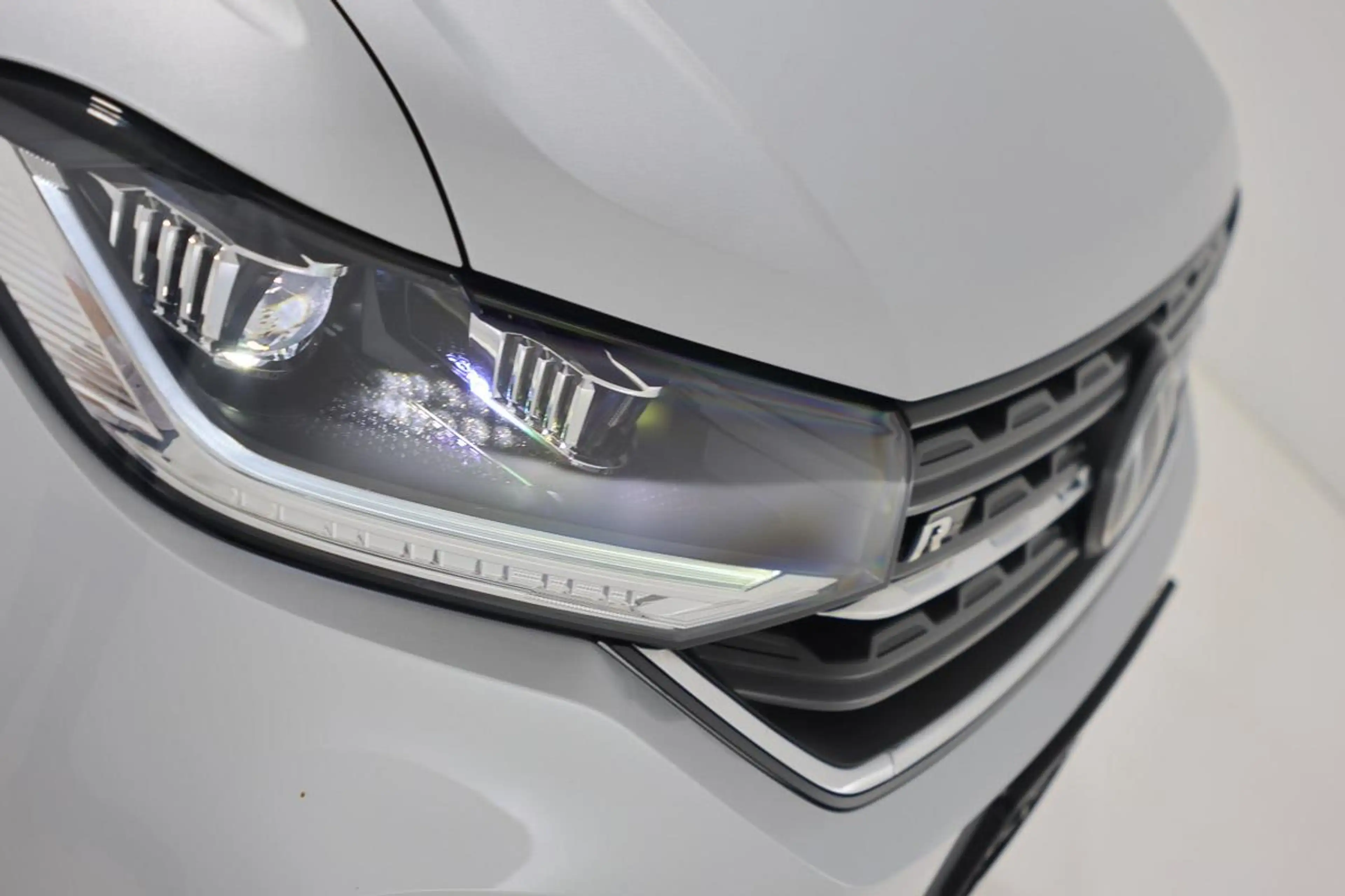 Volkswagen T-Cross 1.0 TSI 110 R-LINE LED ACC GPS CAMERA JA18 — photo 8