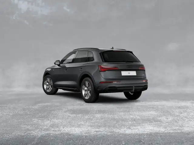 Audi Q5 view 4