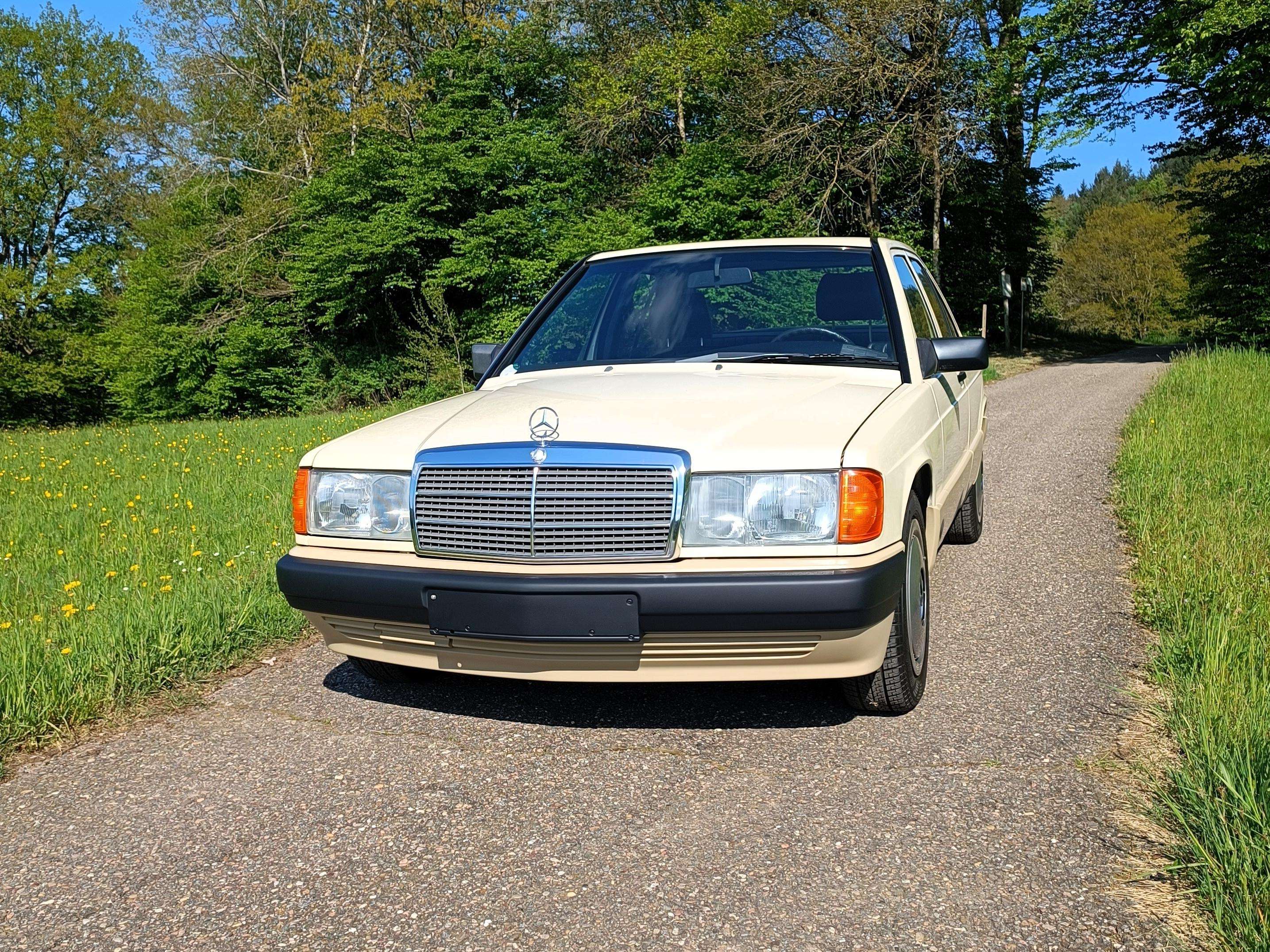 Second hand Mercedes Benz 190 2.0