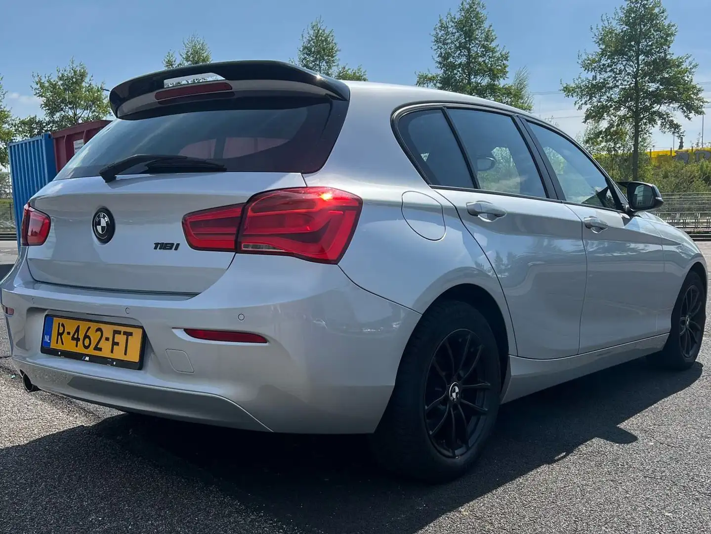 BMW 118 BMW 118i Cent High Executive | RWD | M-pakket Zilver - 1
