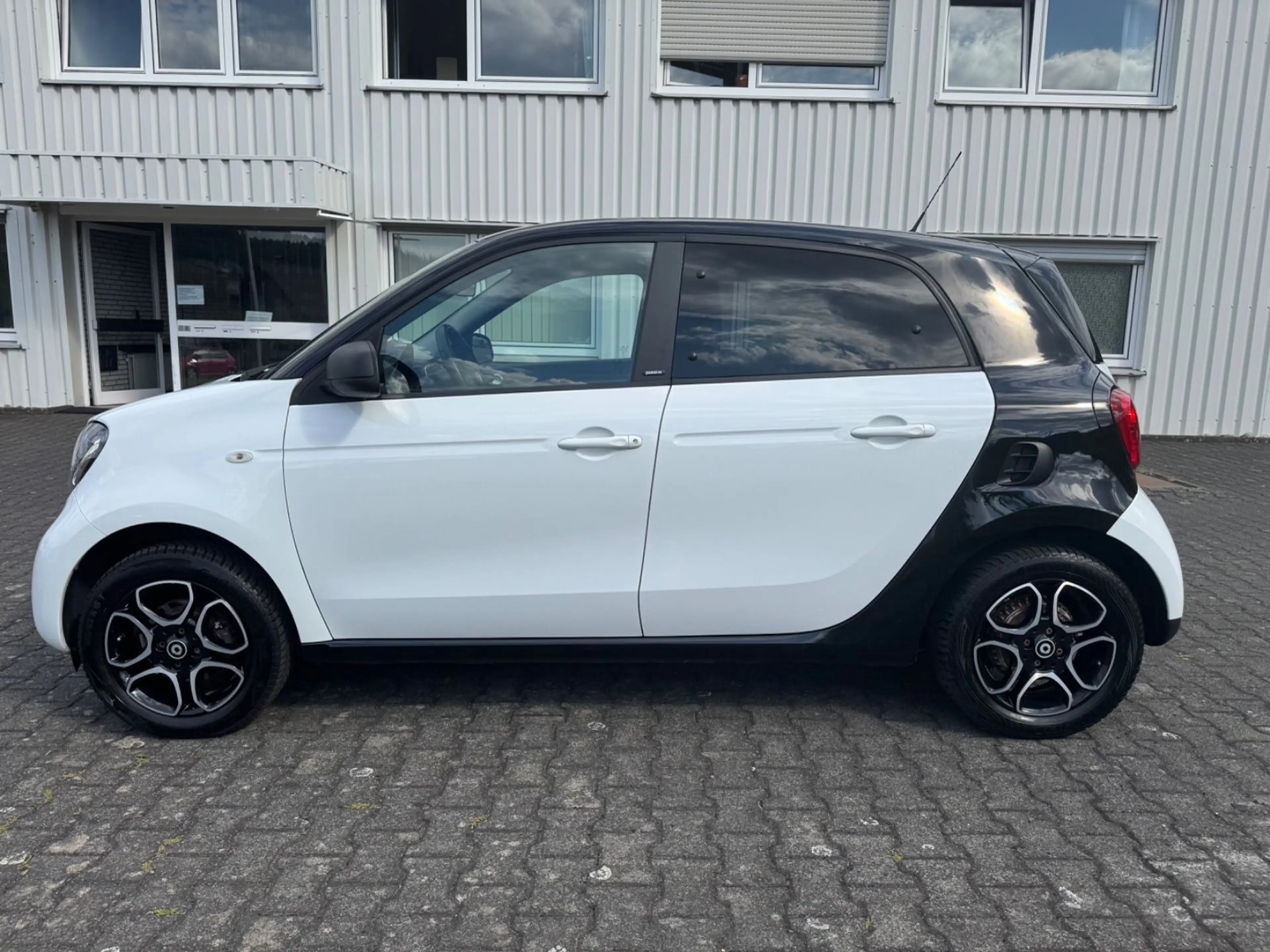 smart forFour 1,0-Klima-PDC-Sitzheizung-Alu-Tüv neu — photo 7