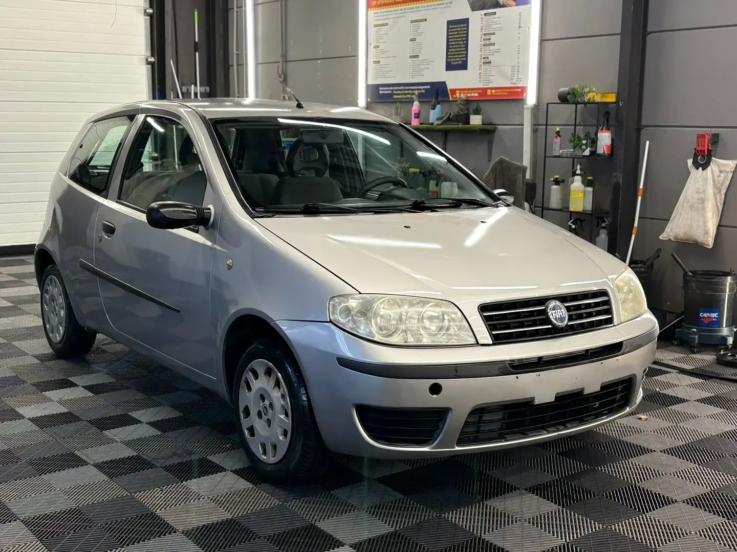 Fiat Punto GEKEURD VVK/1.2 BENZINE 146.000KM. BJ. 2003 Grau - 1