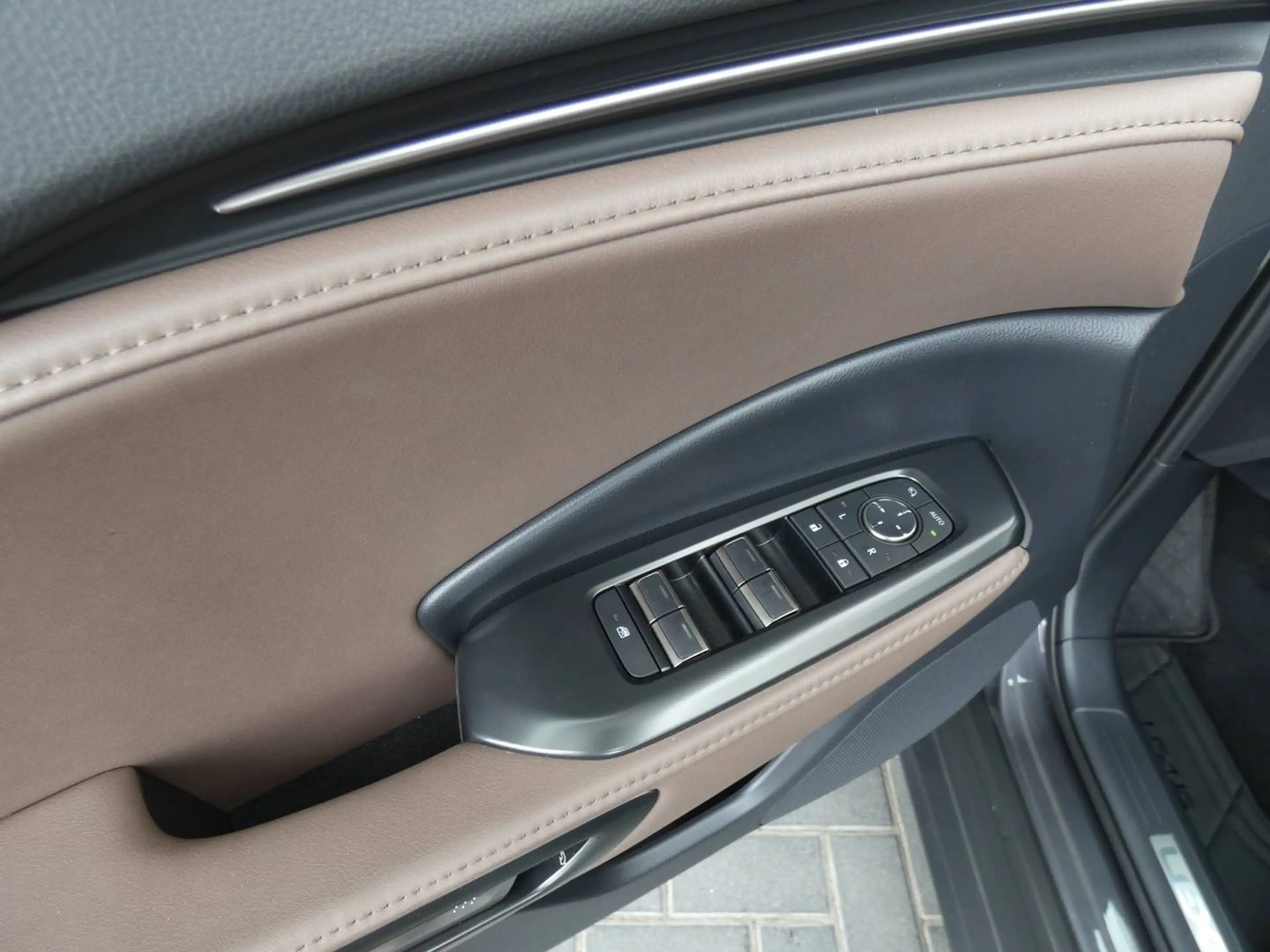 Lexus LBX Hybrid Elegant +BRUIN LEDER +Stuur&Zetelverwarming +GPS +Dodehoek +Parkeersensoren — photo 13