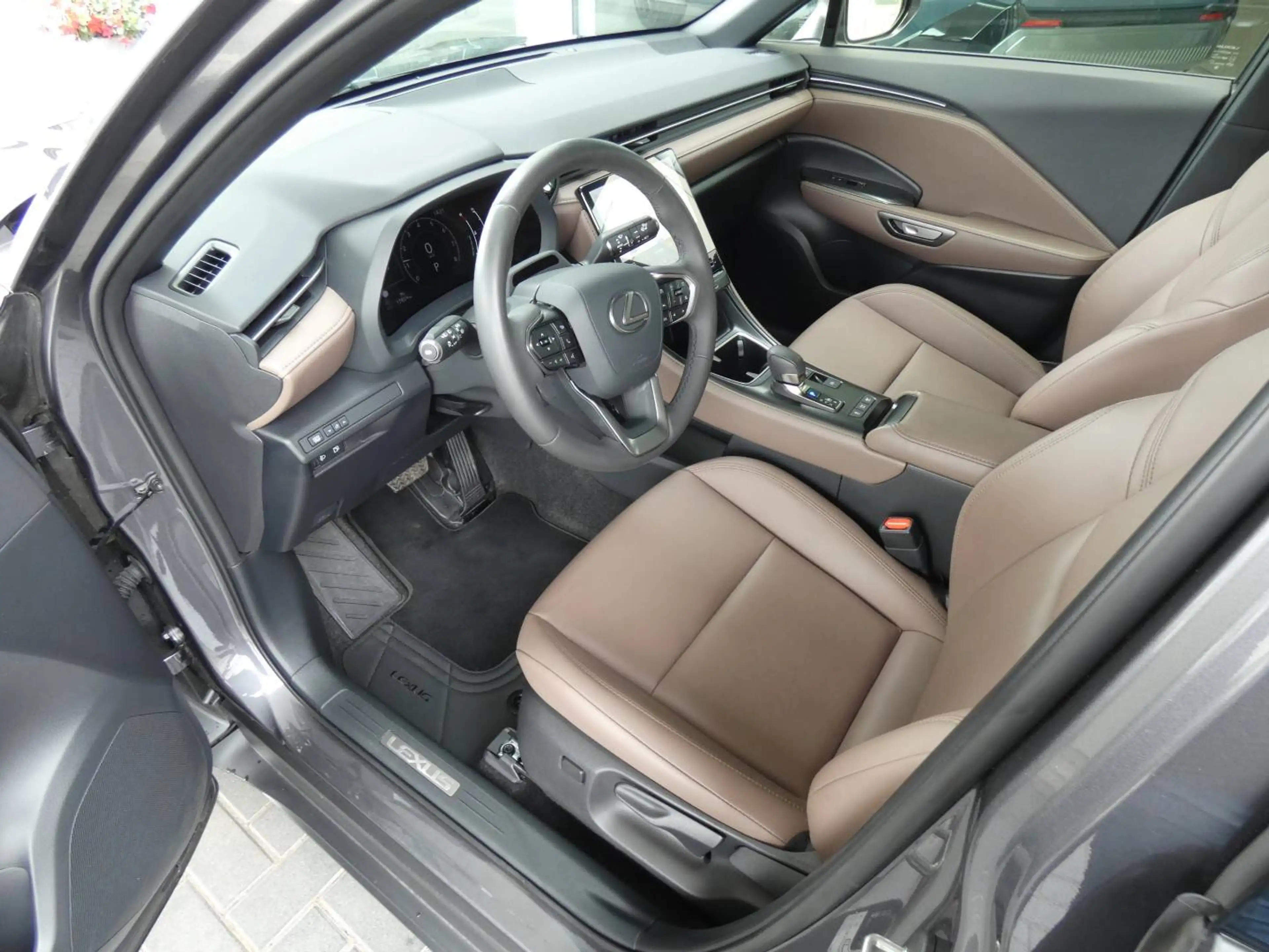 Lexus LBX Hybrid Elegant +BRUIN LEDER +Stuur&Zetelverwarming +GPS +Dodehoek +Parkeersensoren — photo 7