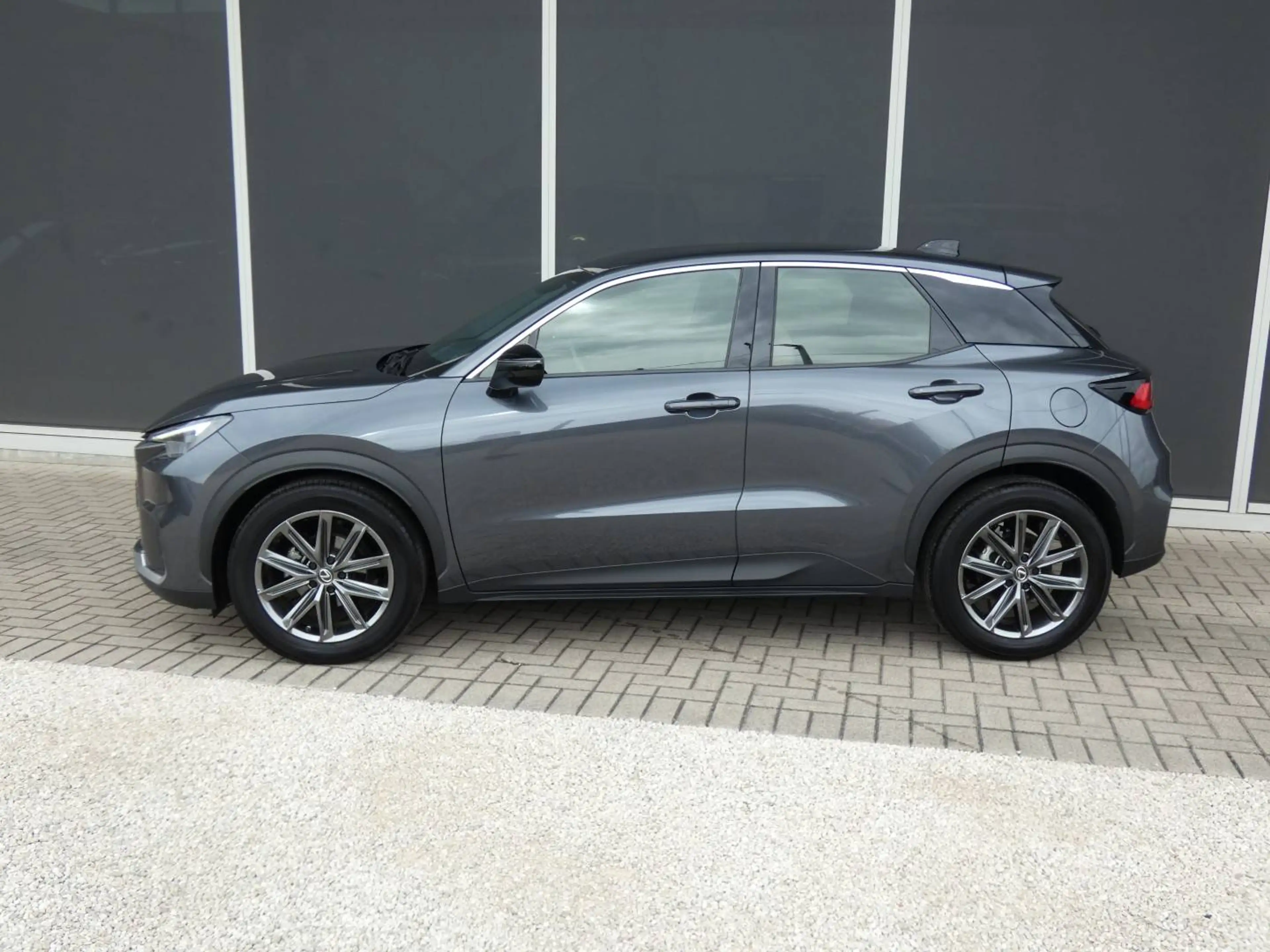 Lexus LBX Hybrid Elegant +BRUIN LEDER +Stuur&Zetelverwarming +GPS +Dodehoek +Parkeersensoren — photo 3